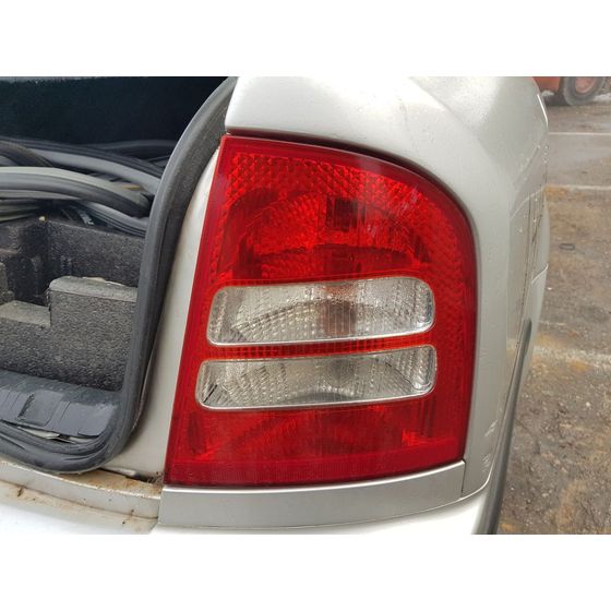 Piloto Trasero Derecho Para Skoda Octavia Berlina
