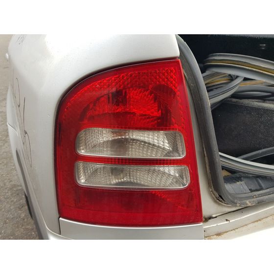 Piloto Trasero Izquierdo Para Skoda Octavia Berlina