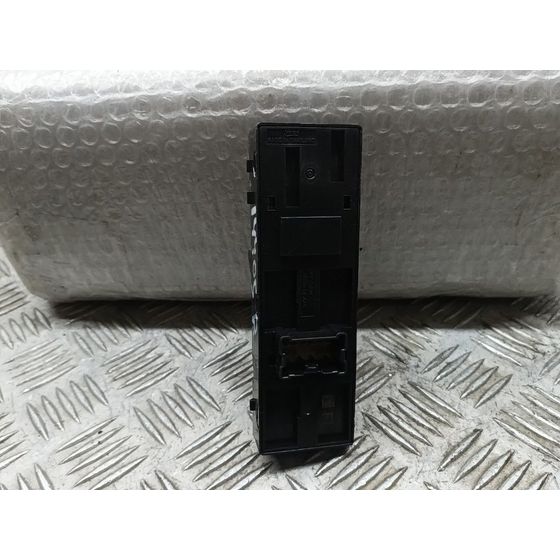 Mando Elevalunas Delantero Izquierdo para Nissan Qashqai (J11)