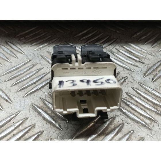 Mando Elevalunas Delantero Izquierdo Para Renault Clio Iii