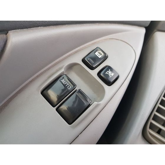 Mando Elevalunas Delantero Izquierdo Para Nissan Almera Tino