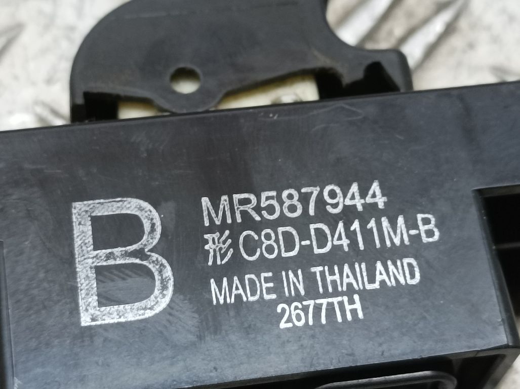 Mando Elevalunas Delantero Derecho Para Mitsubishi Colt Berlina 5