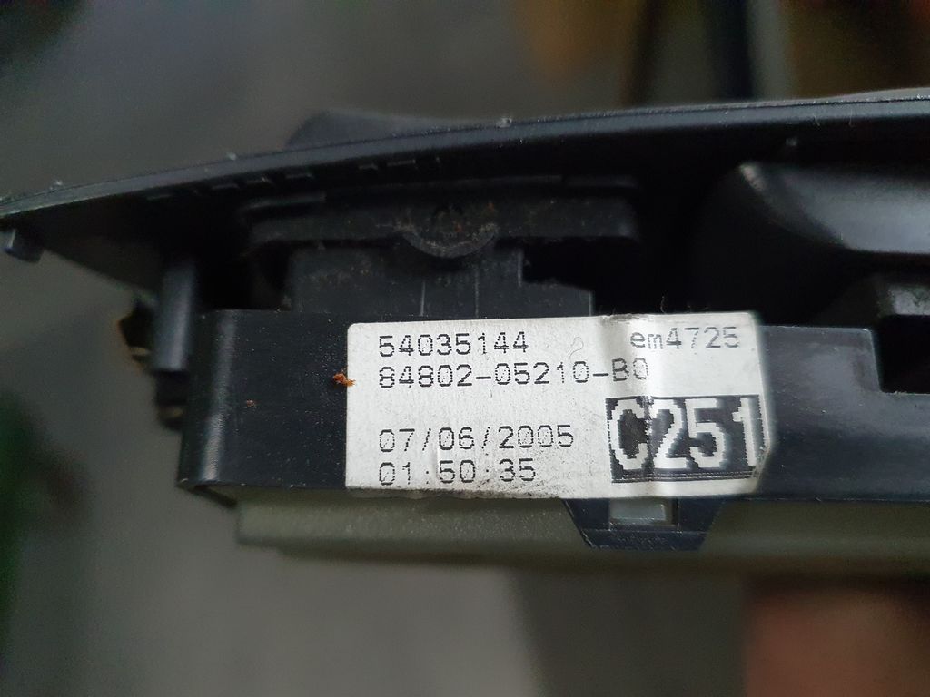 Mando Elevalunas Delantero Izquierdo  Para Toyota Avensis Berlina