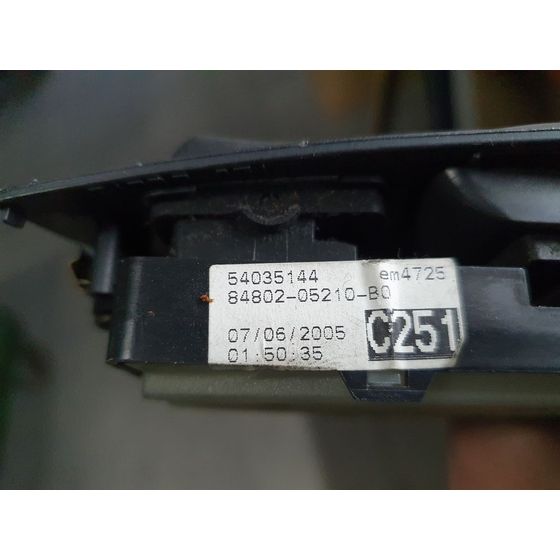 Mando Elevalunas Delantero Izquierdo Para Toyota Avensis Berlina