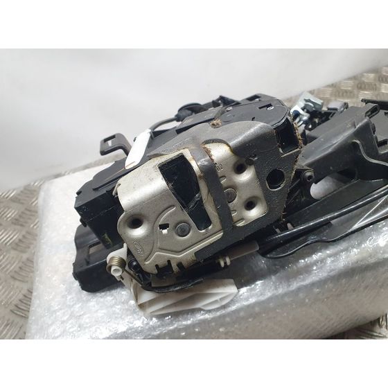Cerradura Puerta Delantera Derecha Para Ford Fiesta