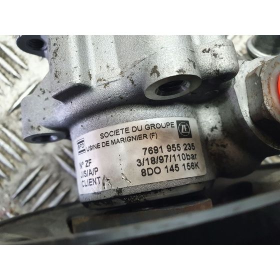Bomba Direccion para Volkswagen Passat Berlina (3B2)