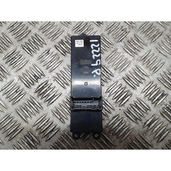 Mando Elevalunas Delantero Izquierdo para Nissan Primera Berlina (P12)