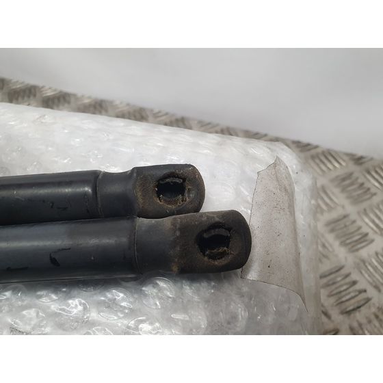 Amortiguadores Maletero / Porton Para Hyundai I20 Coupe