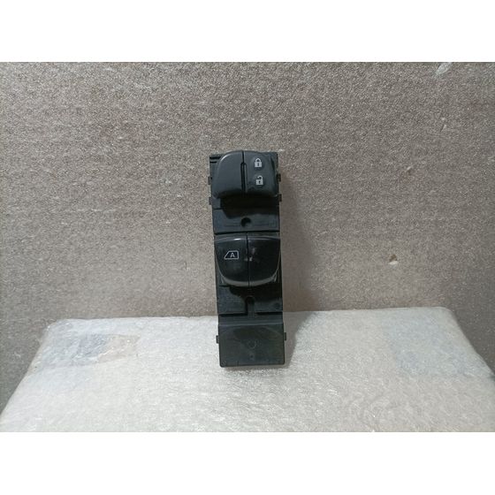 Mando Elevalunas Delantero Izquierdo Para Nissan Micra V