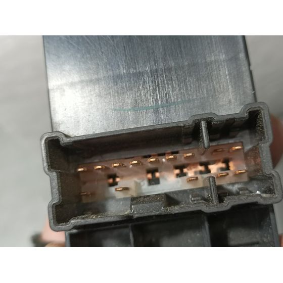 Mando Elevalunas Delantero Izquierdo Para Nissan Micra V