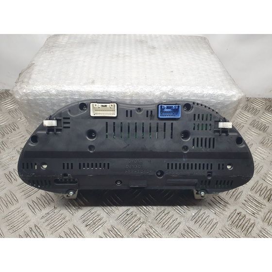 Cuadro Instrumentos para Toyota Avensis Berlina (T25)