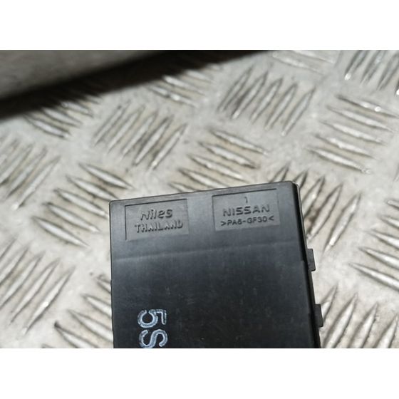 Mando Elevalunas Delantero Izquierdo  Para Nissan Micra V