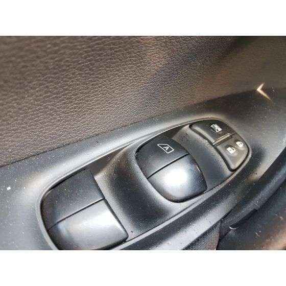 Mando Elevalunas Delantero Izquierdo Para Nissan Qashqai