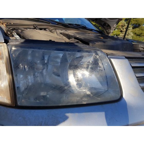 Faro Derecho Para Volkswagen Polo Berlina