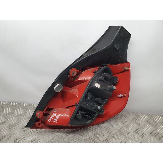 Piloto Trasero Izquierdo Para Renault Clio Iii