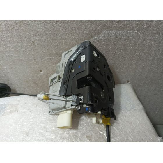 Cerradura Puerta Delantera Derecha Para Audi A4 Ber.