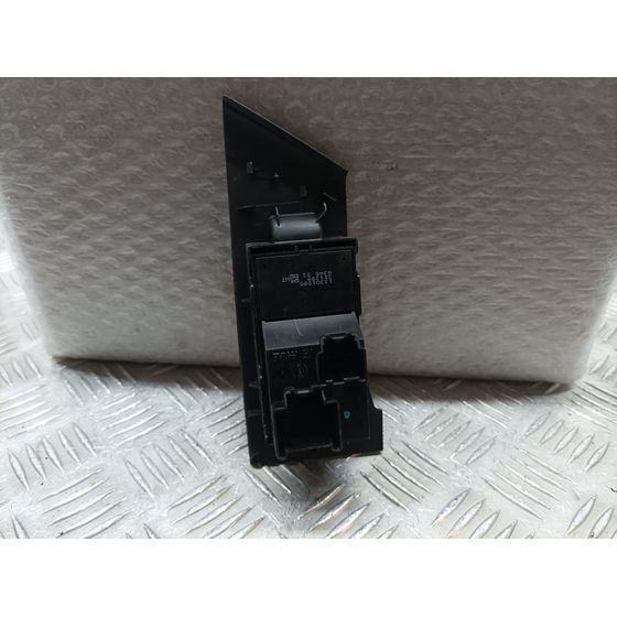 Mando Elevalunas Delantero Derecho Para Opel Astra J Lim.
