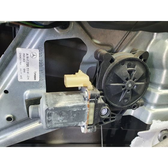 Elevalunas Delantero Derecho Para Mercedes Sprinter Iii Plataforma Rwd / Awd