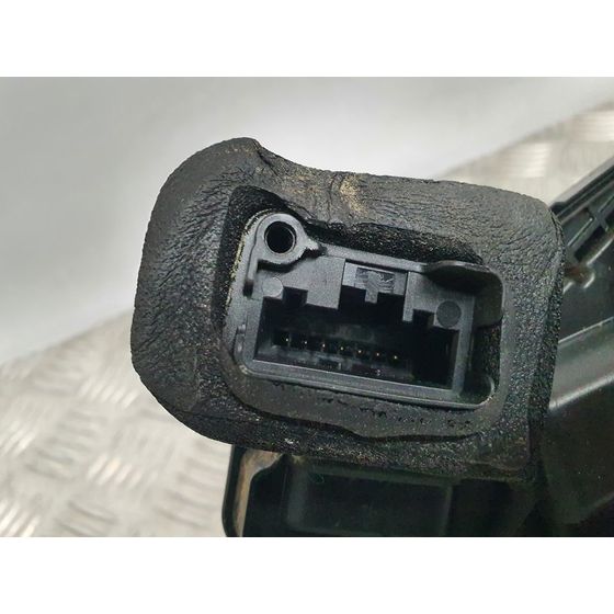 Cerradura Puerta Delantera Izquierda Para Volkswagen Polo