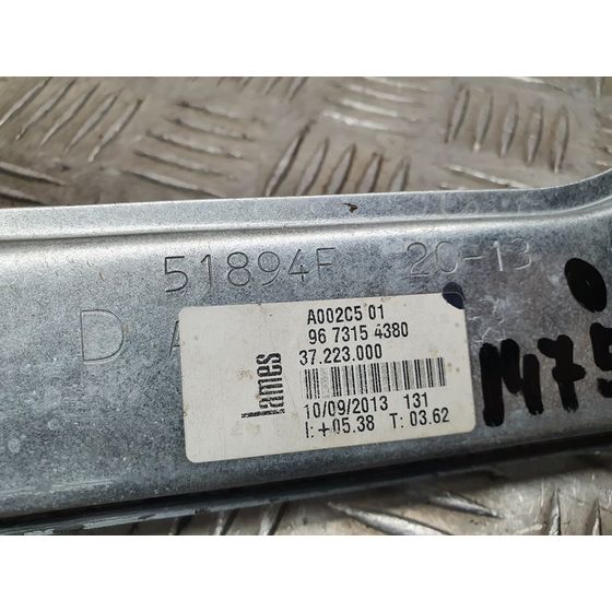 Elevalunas Delantero Derecho Para Peugeot 208