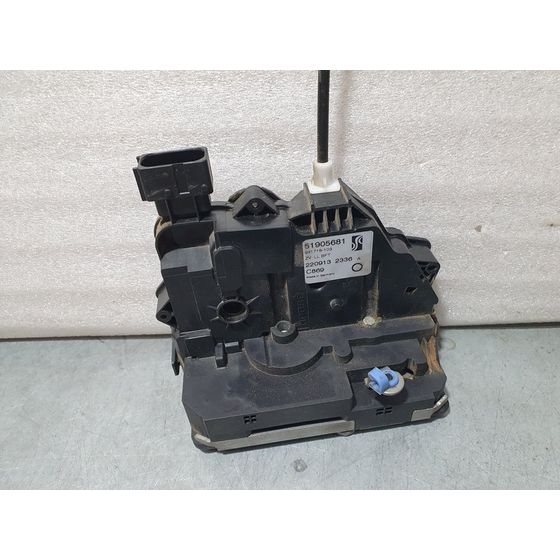 Cerradura Puerta Delantera Derecha Para Fiat Punto
