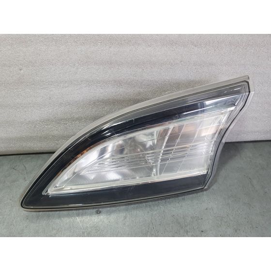 Piloto Trasero Derecho Para Mazda 3 Lim.