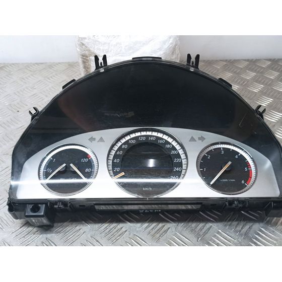 Cuadro Instrumentos Para Mercedes Clase C  Berlina
