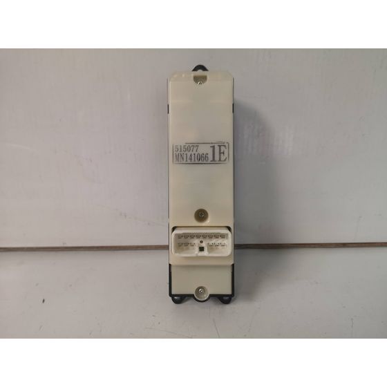 Mando Elevalunas Delantero Izquierdo  Para Mitsubishi Grandis