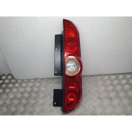 Piloto Trasero Derecho Para Opel Combo D