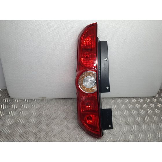 Piloto Trasero Izquierdo Para Opel Combo D