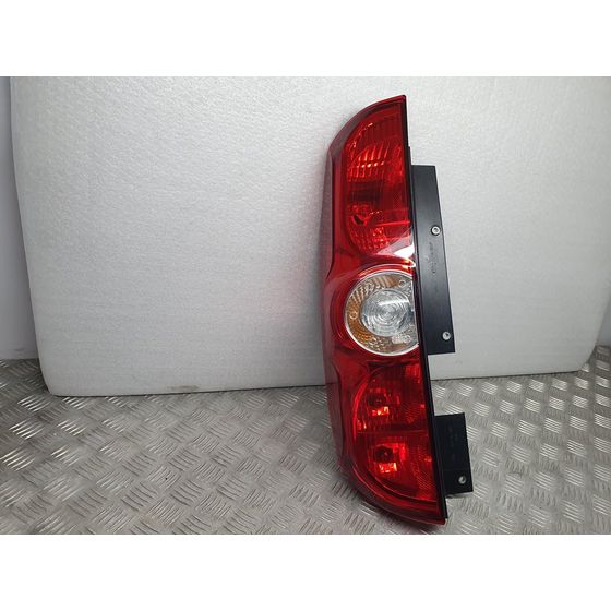 Piloto Trasero Izquierdo Para Opel Combo D