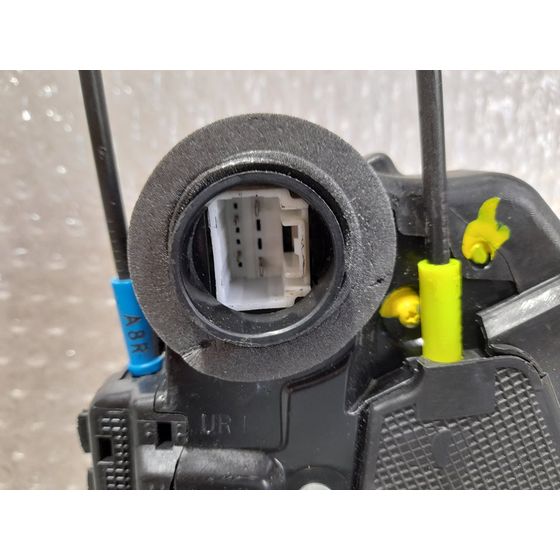 Cerradura Puerta Trasera Derecha Para Toyota Auris