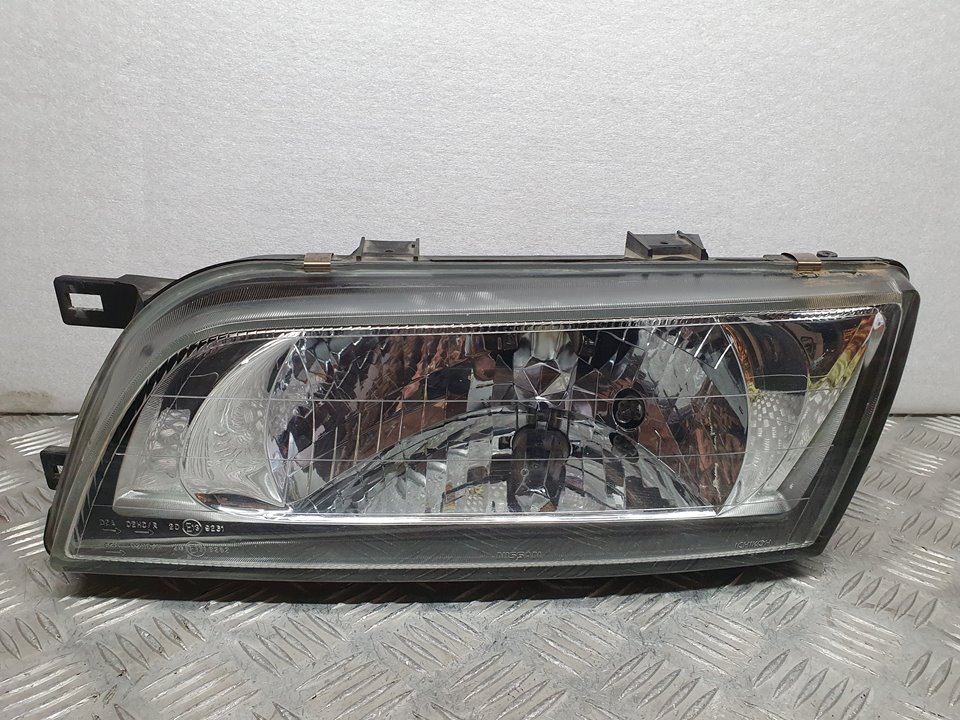 Faro Izquierdo Para Nissan Almera