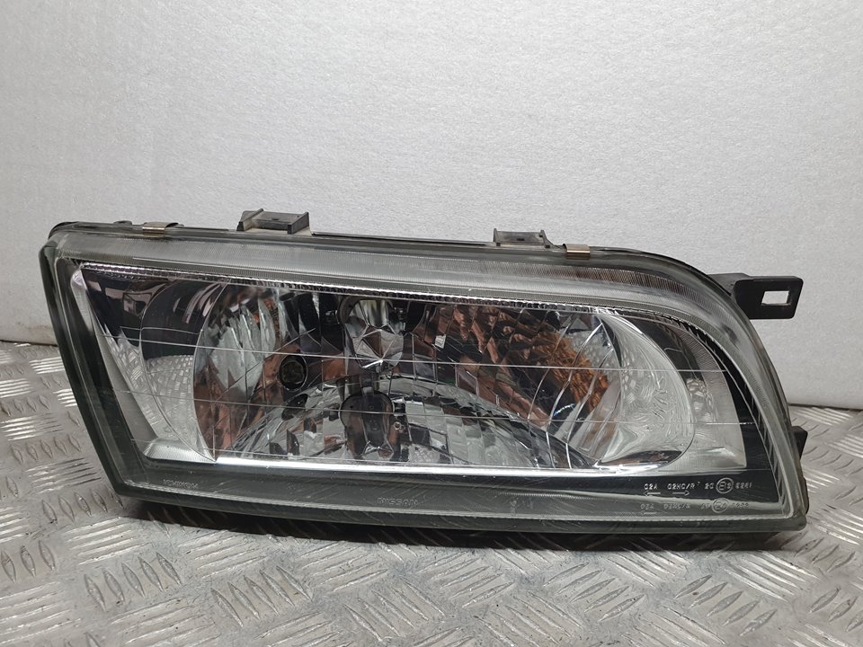 Faro Derecho Para Nissan Almera