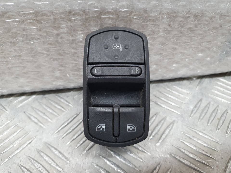Mando Elevalunas Delantero Izquierdo para Opel Corsa D
