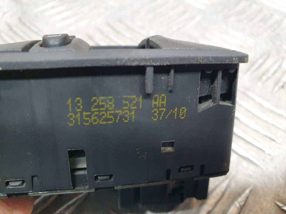 Mando Elevalunas Delantero Izquierdo para Opel Corsa D