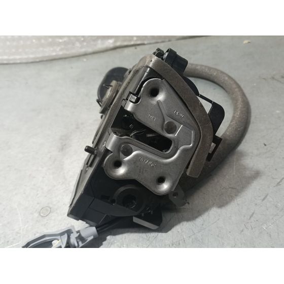Cerradura Puerta Trasera Derecha Para Renault Captur Ii