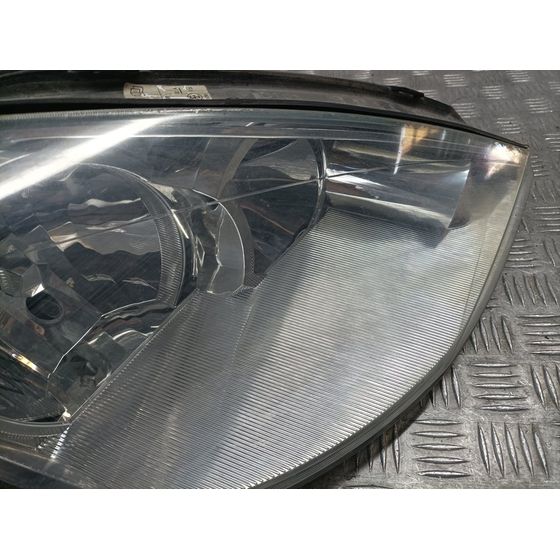 Faro Derecho para Ford Focus Berlina (Cak)