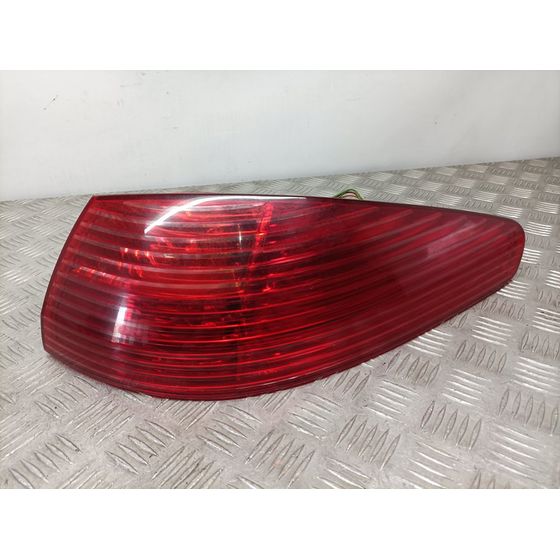 Piloto Trasero Derecho Para Peugeot 607