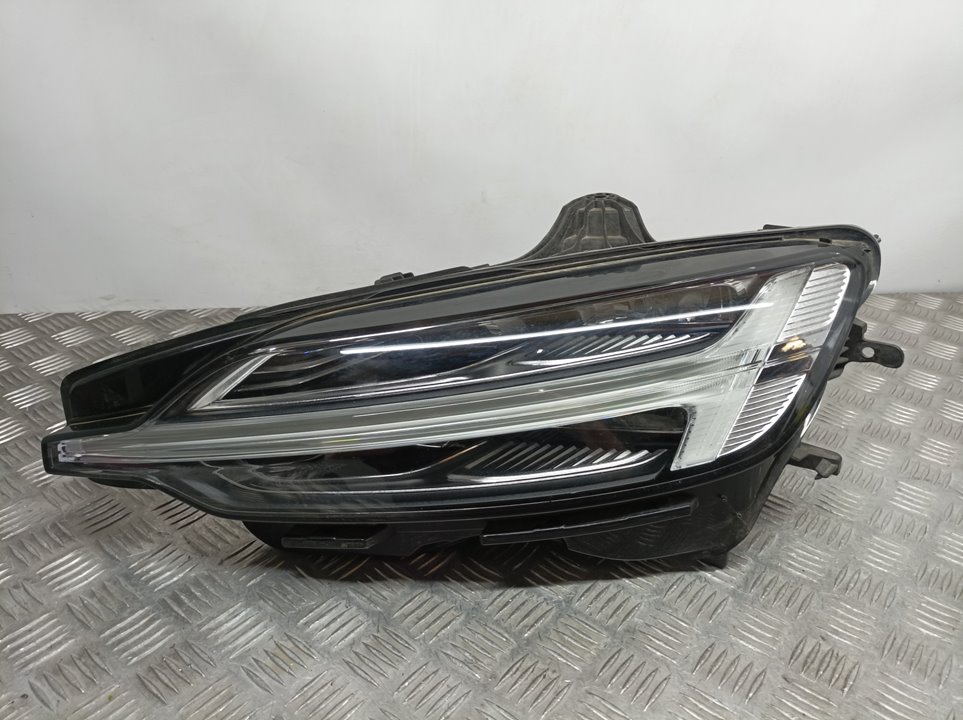 Faro Izquierdo Para Volvo V60 Familiar