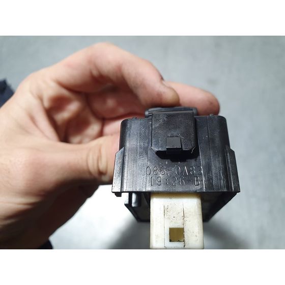 Mando Elevalunas Trasero Izquierdo para Toyota Land Cruiser (J15)
