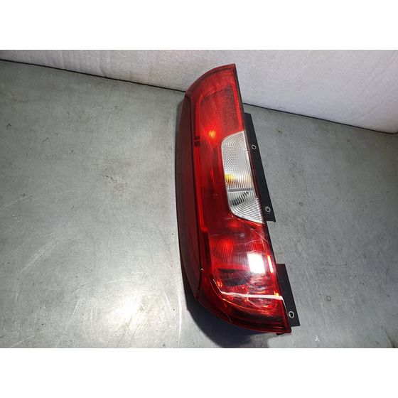 Piloto Trasero Izquierdo Para Fiat Doblo Ii Cargo
