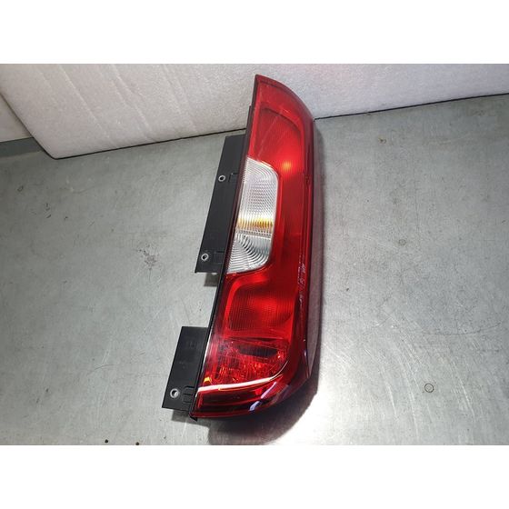 Piloto Trasero Derecho Para Fiat Doblo Ii Cargo