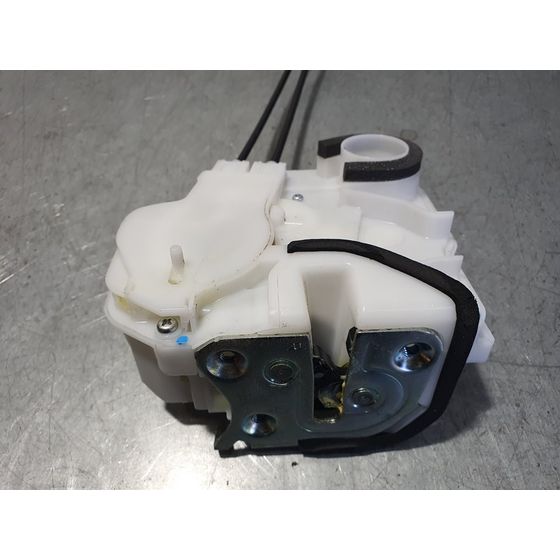 Cerradura Puerta Trasera Derecha Para Mitsubishi Space Star 120