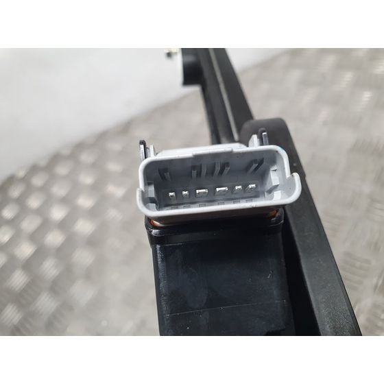 Elevalunas Delantero Izquierdo Para Peugeot 208