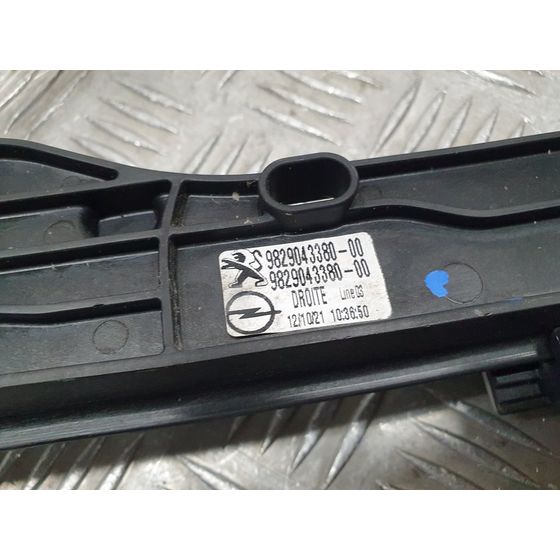 Elevalunas Delantero Derecho para Peugeot 208