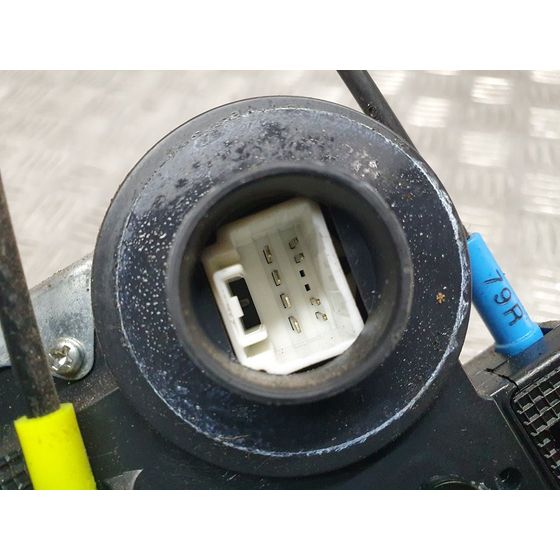 Cerradura Puerta Trasera Izquierda Para Toyota Avensis