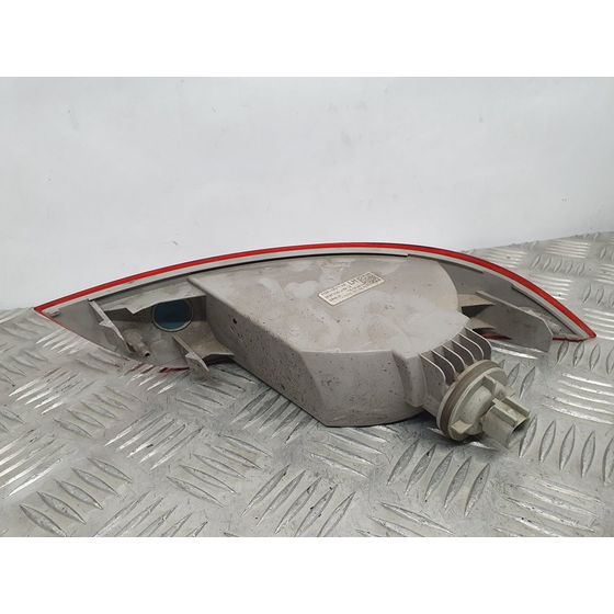 Piloto Trasero Izquierdo Paragolpes Para Ford Focus Lim.