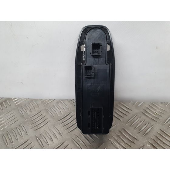 Mando Elevalunas Delantero Izquierdo Para Peugeot 2008