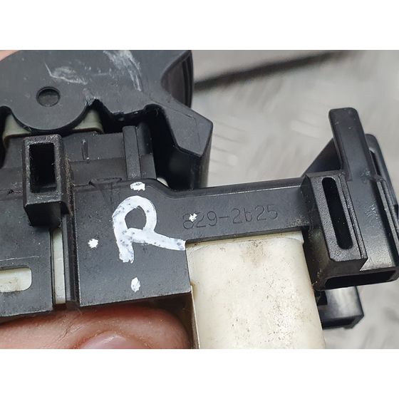 Mando Elevalunas Trasero Izquierdo Para Toyota Yaris